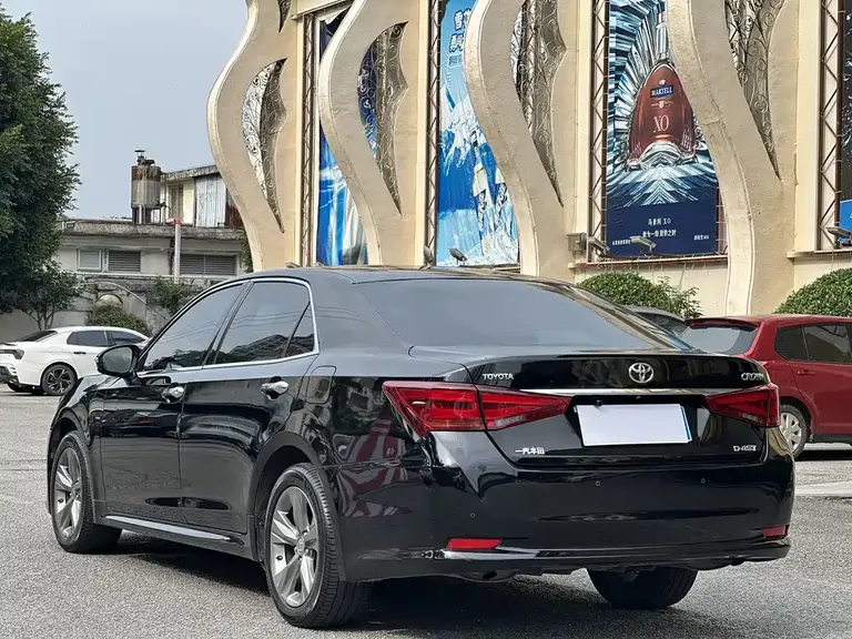 Toyota Crown 2.0 T Fashion