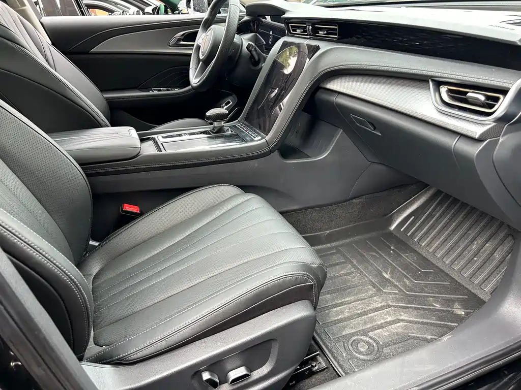 Hongqi H5 1.5 T DCT Connected Flagship Charm