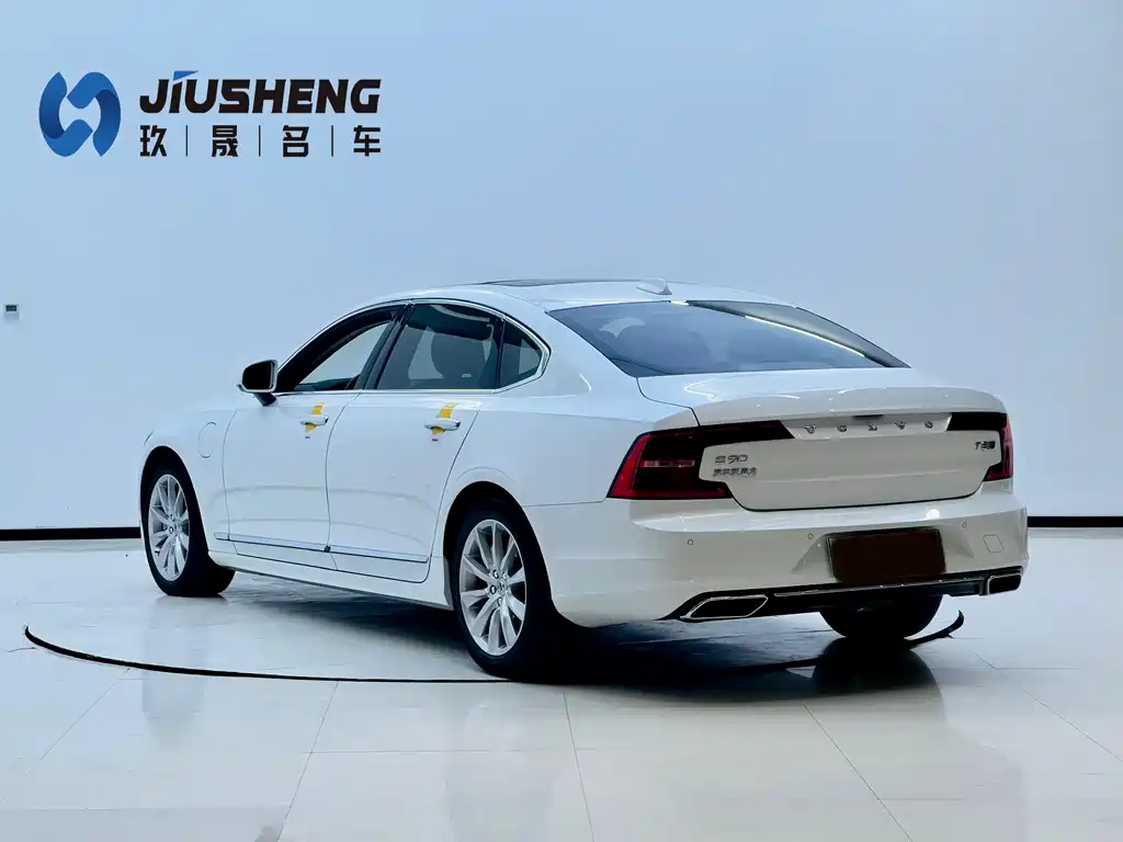 Volvo S90 PHEV 沃尔沃S90插电式混动 2020款 T8 E驱混动 智逸豪华版