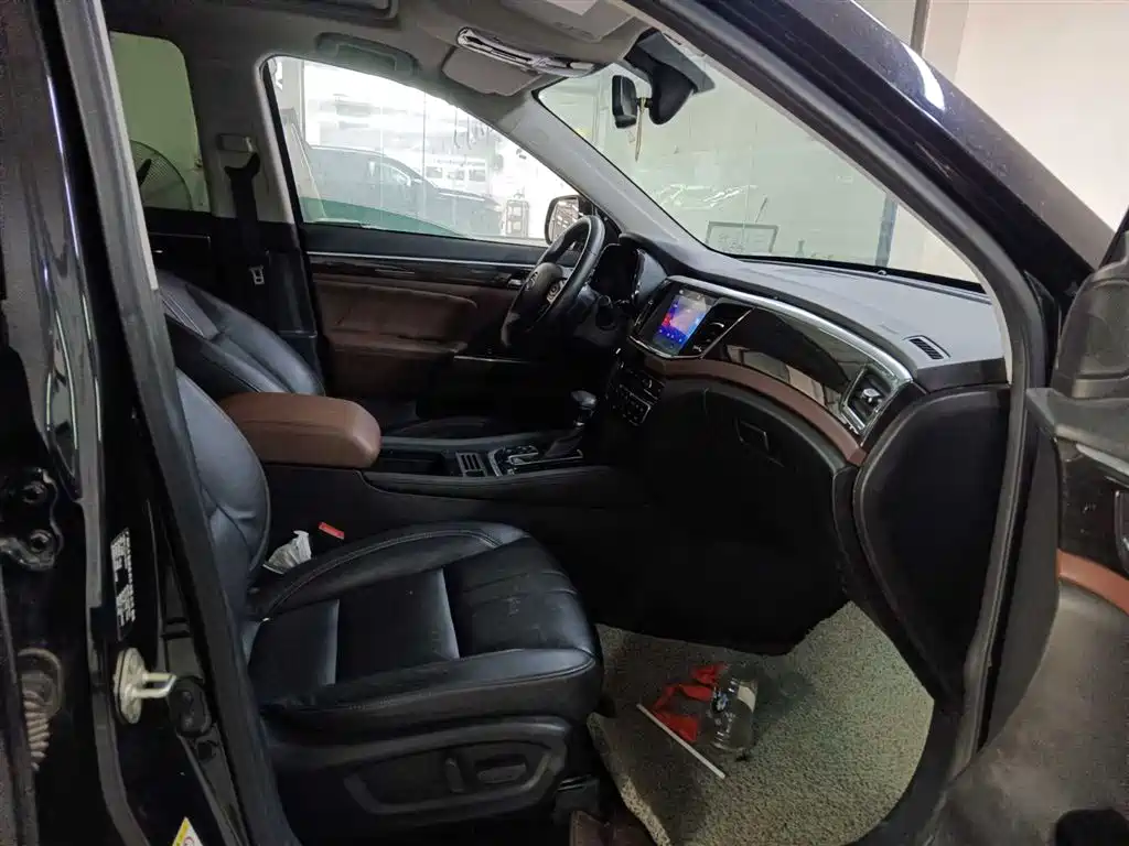 GAC Trumpchi GS8 320 T 2 WD Luxury (7-seat)