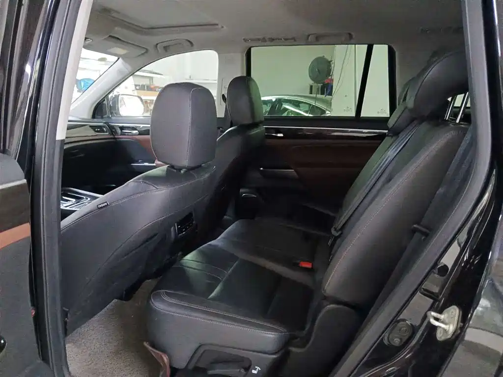 GAC Trumpchi GS8 320 T 2 WD Luxury (7-seat)