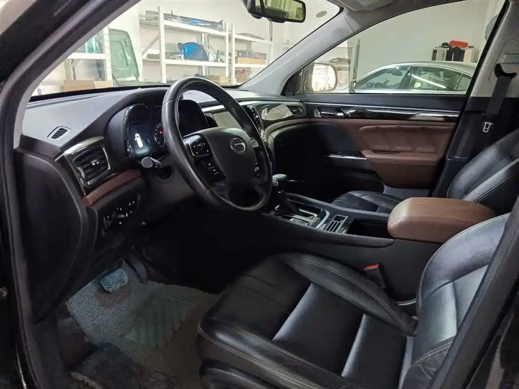 GAC Trumpchi GS8 320 T 2 WD Luxury (7-seat)