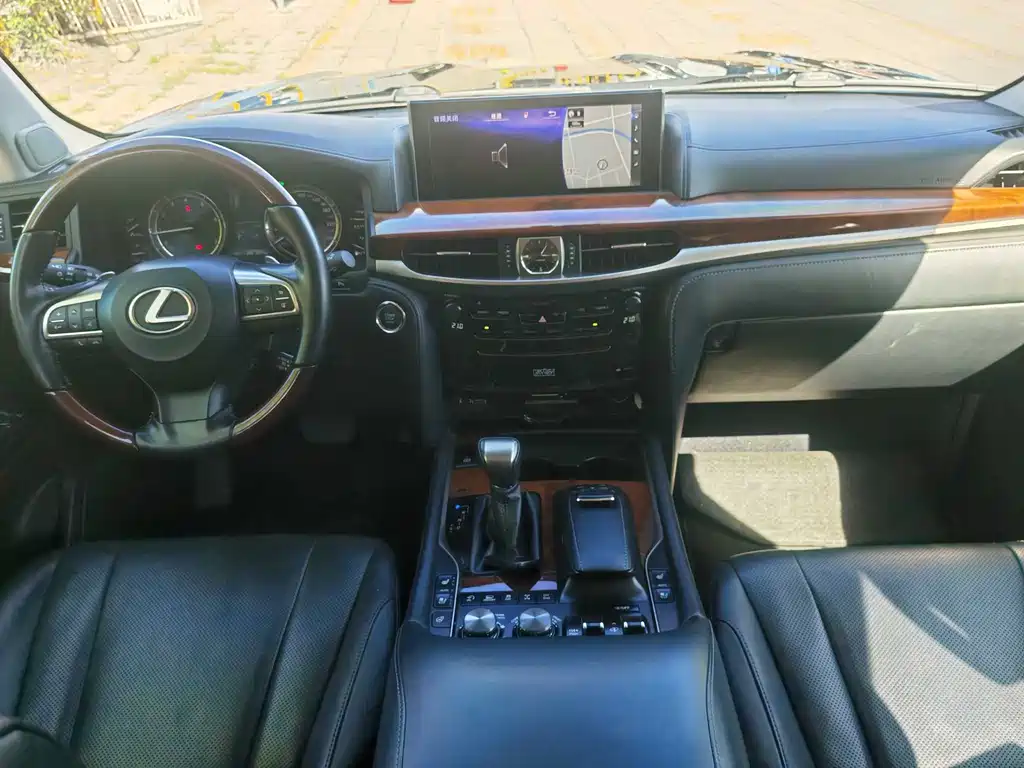 Lexus LX 570 Dynamic Luxury