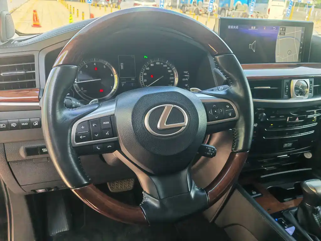 Lexus LX 570 Dynamic Luxury