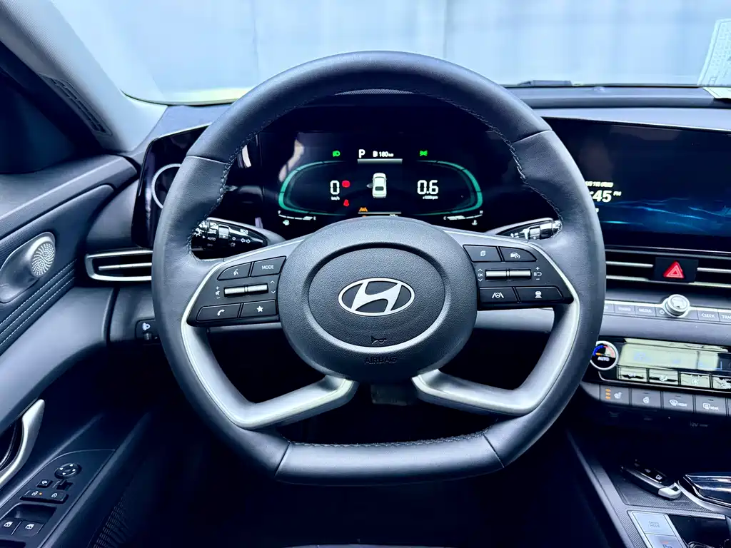 Elantra 1.5 L CVT LUX Distinguished