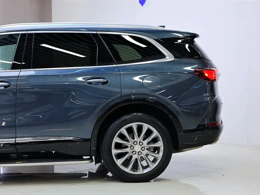 Enclave 28 T 4 WD Premium Flagship