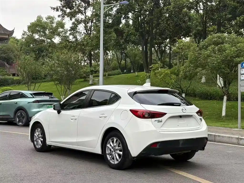 Mazda 3 Axela Hatchback 1.5 L Auto Comfort