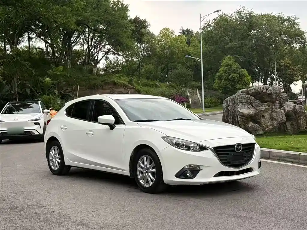 Mazda 3 Axela Hatchback 1.5 L Auto Comfort