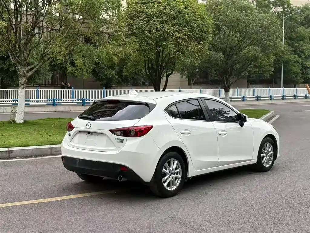 Mazda 3 Axela Hatchback 1.5 L Auto Comfort