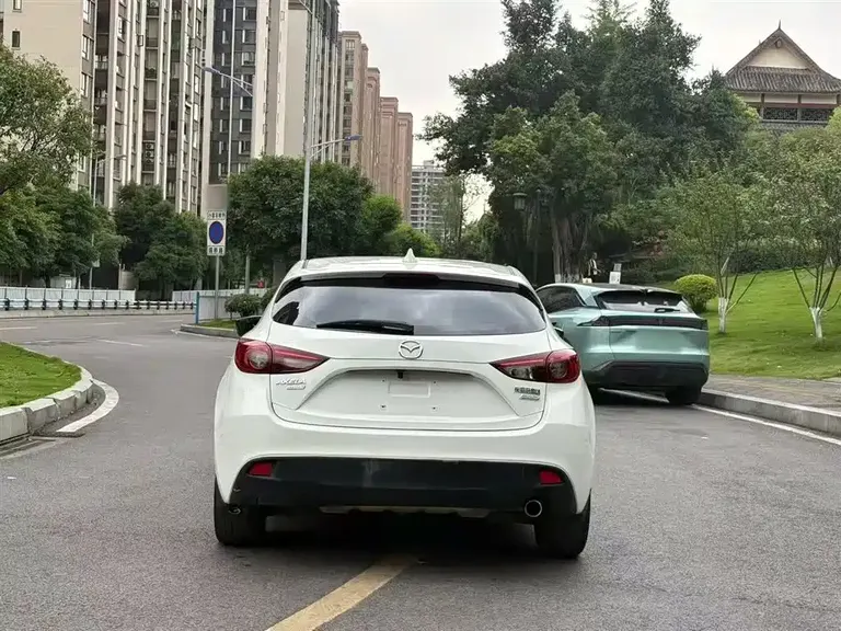 Mazda 3 Axela Hatchback 1.5 L Auto Comfort