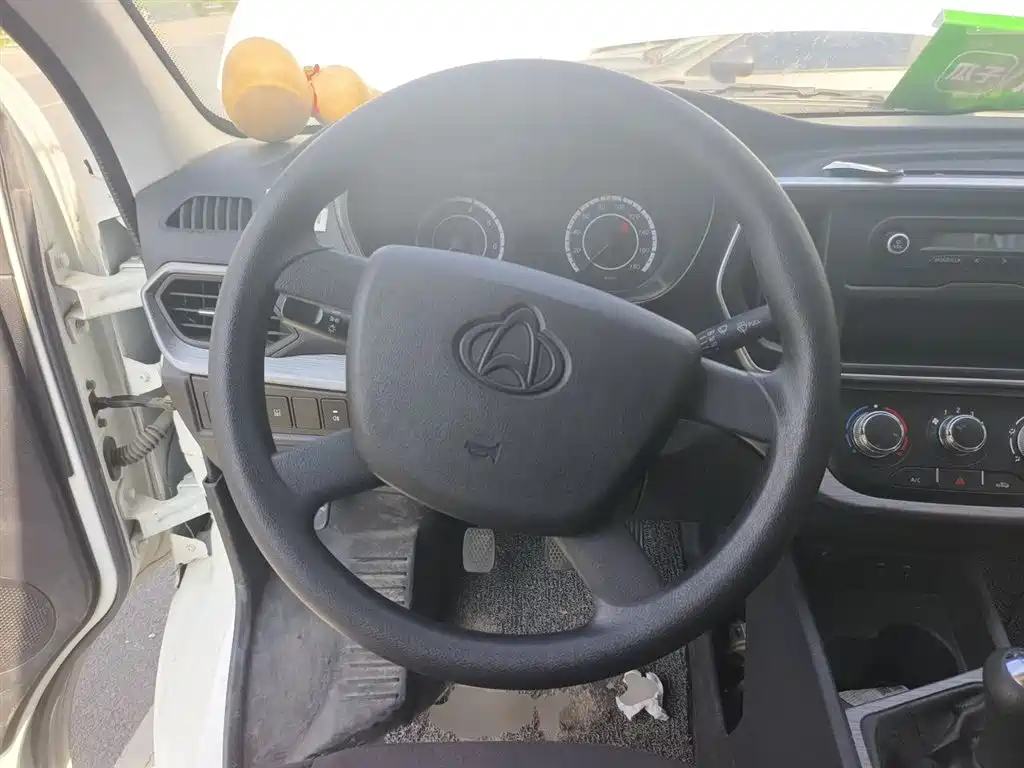 Changan Ruixing M60 1.5 L GDI Comfort Bus 6 7-seat