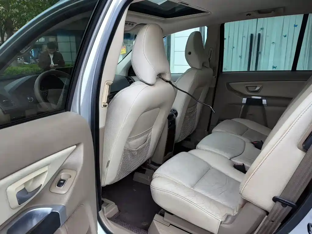 Volvo XC90 沃尔沃XC90 2009款 3.2 AWD运动版