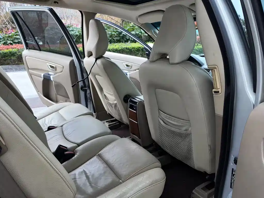 Volvo XC90 沃尔沃XC90 2009款 3.2 AWD运动版