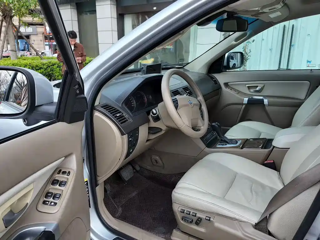 Volvo XC90 沃尔沃XC90 2009款 3.2 AWD运动版