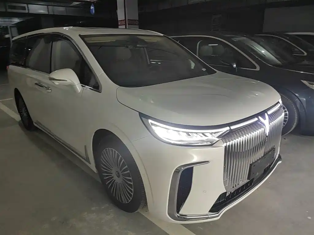 Voyah Dreamer PHEV 4 WD Distinguished Kunpeng