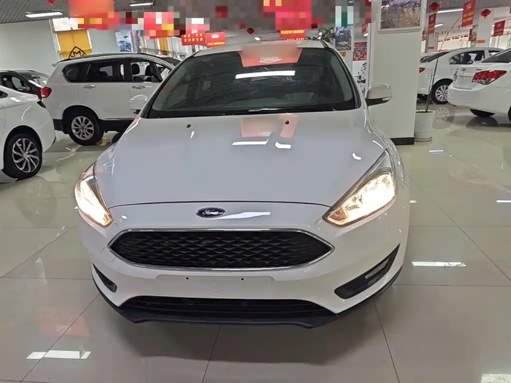 Focus Hatchback Classic 1.6 L Auto Comfort Smart Travel
