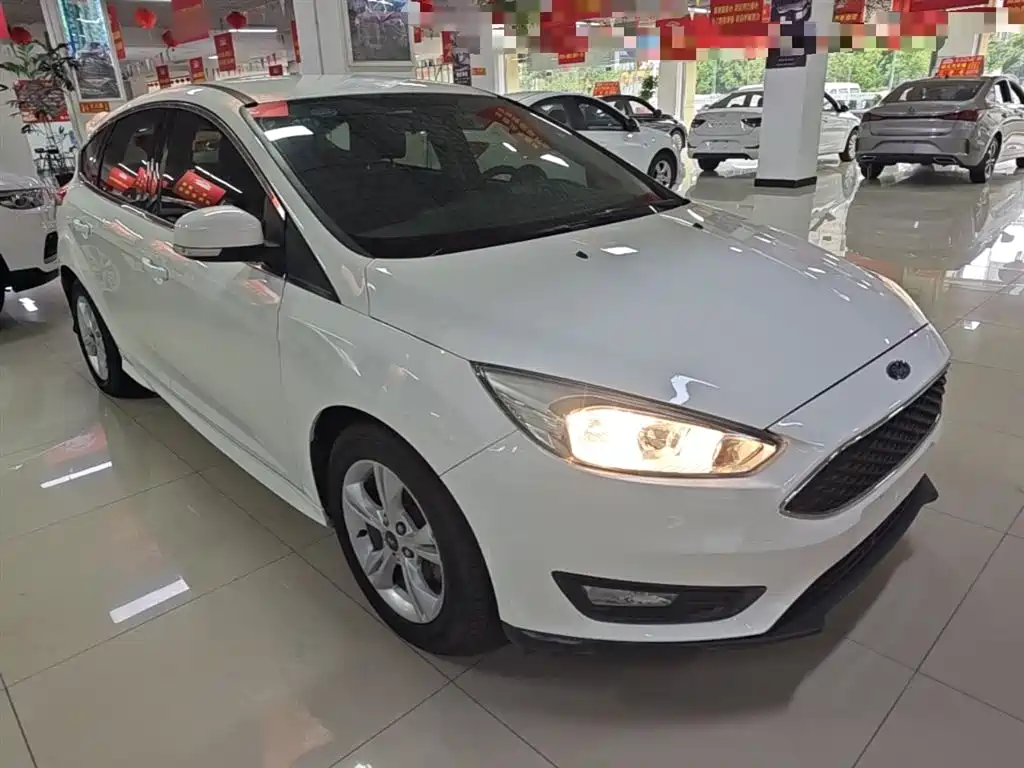 Focus Hatchback Classic 1.6 L Auto Comfort Smart Travel