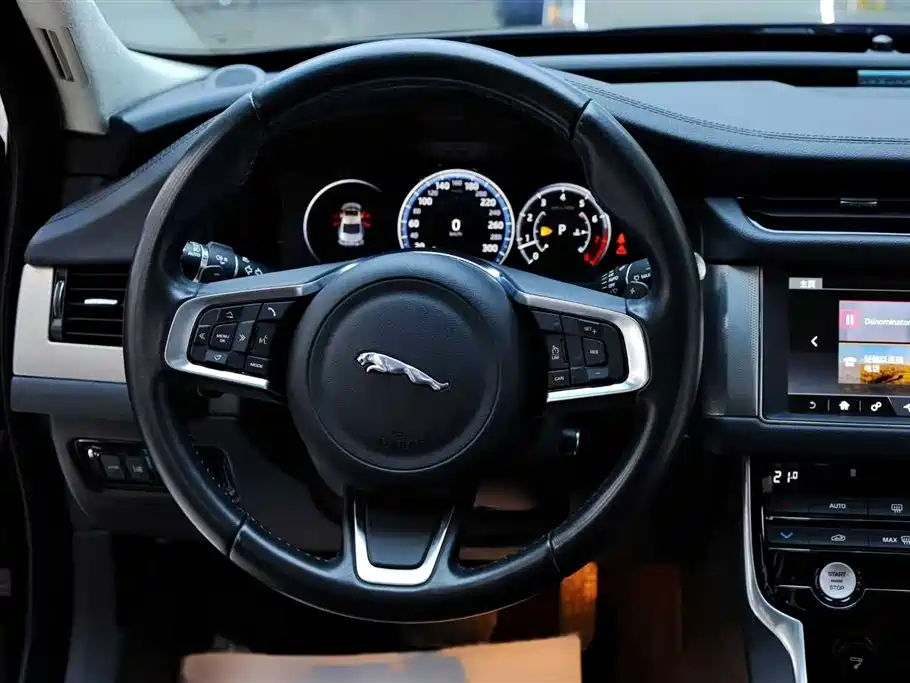 Jaguar XFL XFL 2.0 T 250 PS Luxury