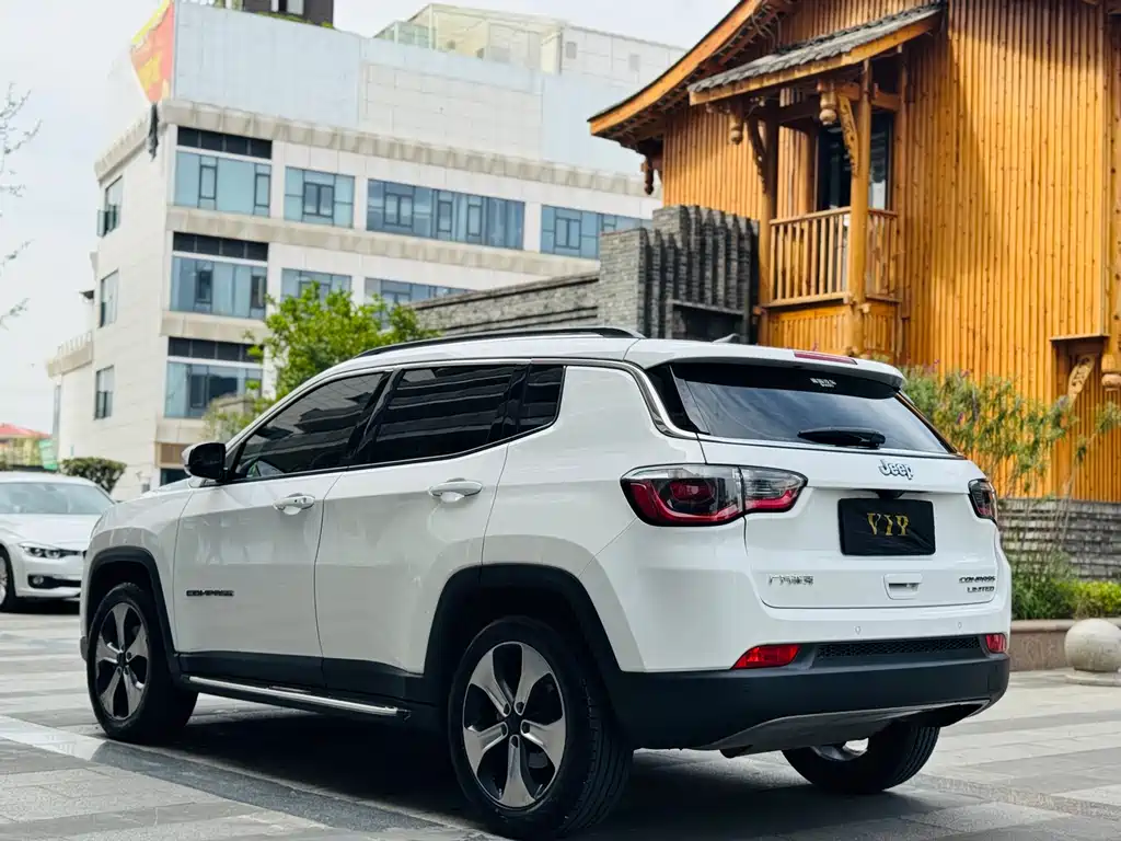 Compass 200 T Auto Premium Enjoyment