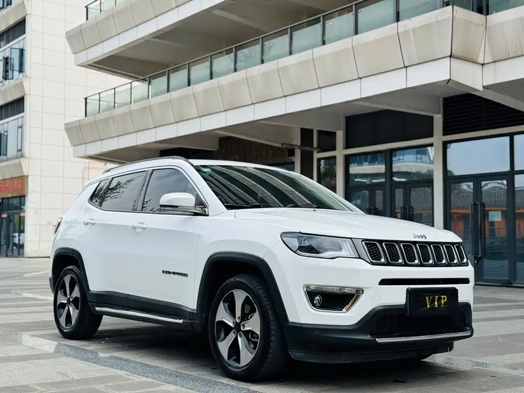 Compass 200 T Auto Premium Enjoyment