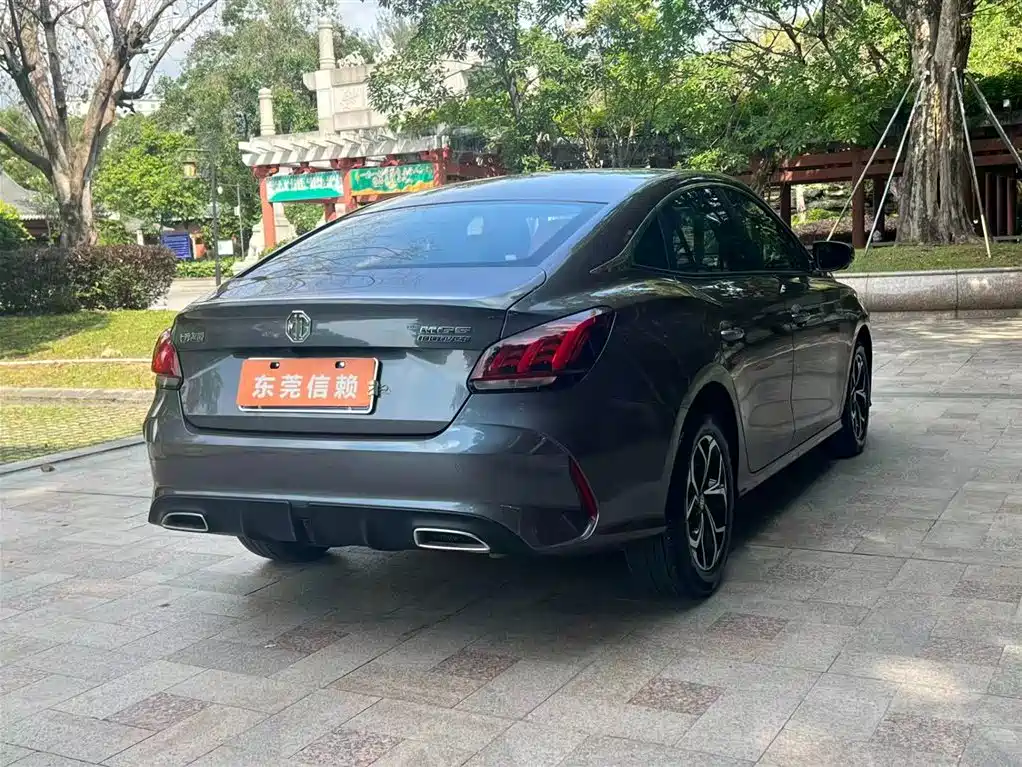 MG5 180 DVVT CVT Youth Luxury