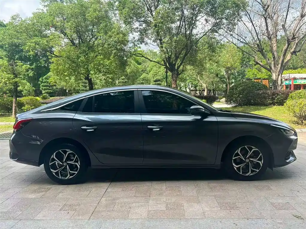 MG5 180 DVVT CVT Youth Luxury