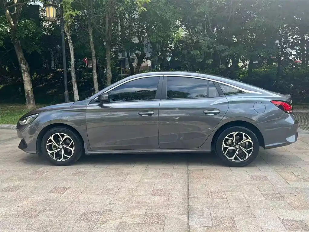 MG5 180 DVVT CVT Youth Luxury