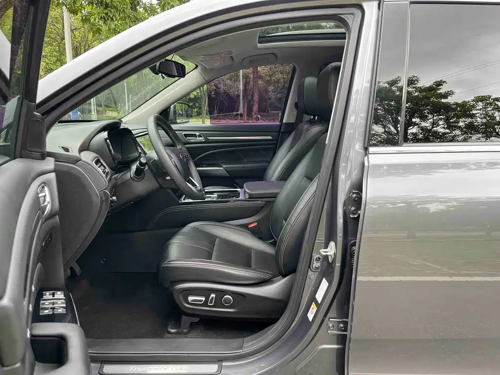 GAC Trumpchi GS8 390 T 2 WD Luxury Connected (7-seat)