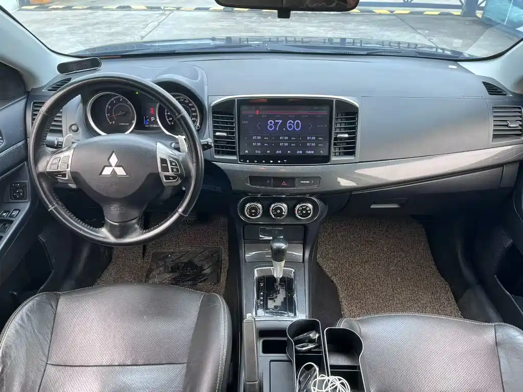 Lancer EX 翼神 2011款 致炫版 2.0 L CVT旗舰型