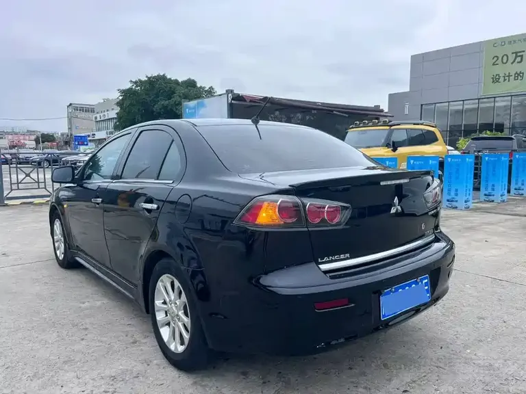 Mitsubishi Lancer EX 翼神 2011款 致炫版 2.0 L CVT旗舰型