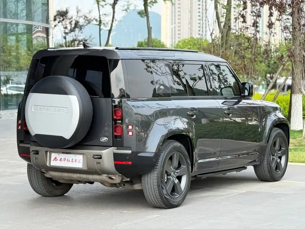 Land Rover Defender 110 P400 X-DYNAMIC HSE