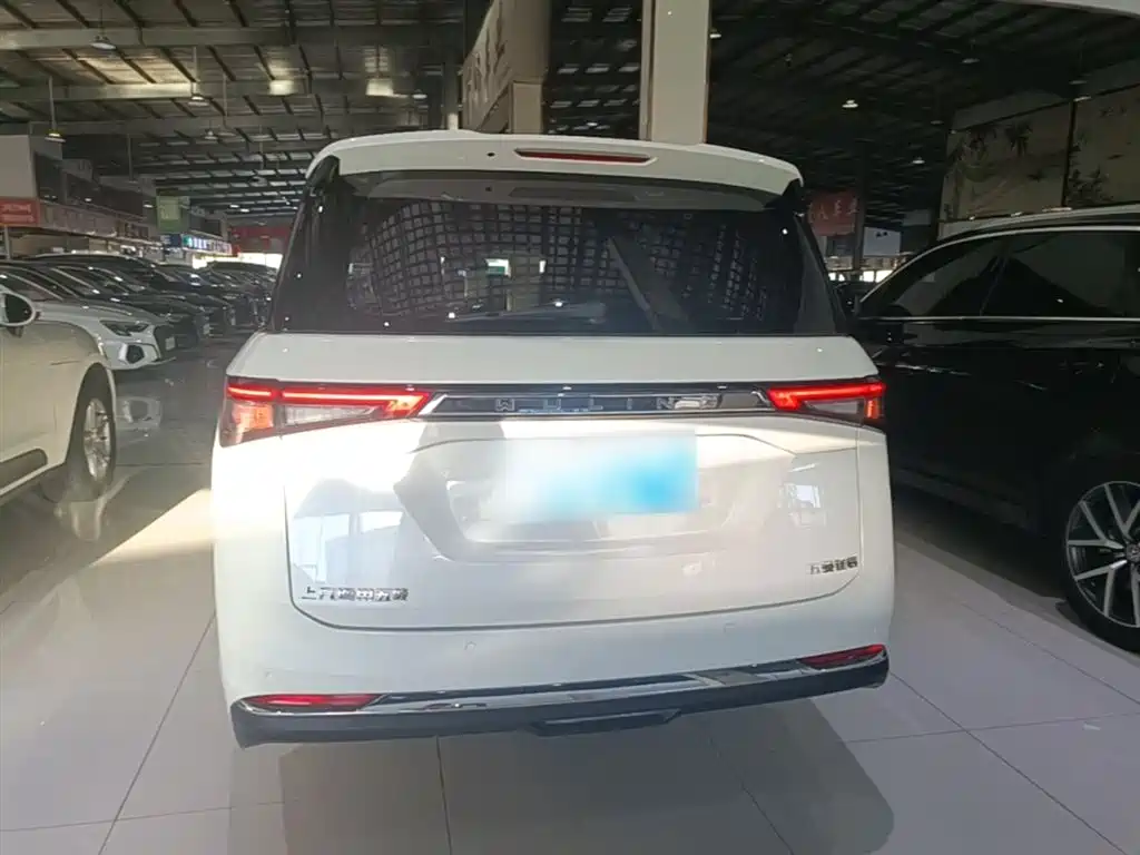 Wuling Jiachen 1.5 T CVT Smart Enjoyment Luxury