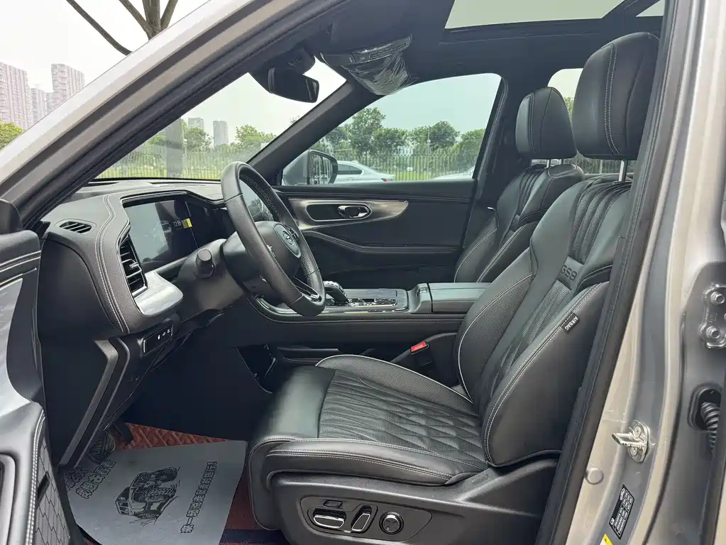 GAC Trumpchi GS8 Dual Engine Series 2.0 TM 4 WD Distinguished (7-seat)