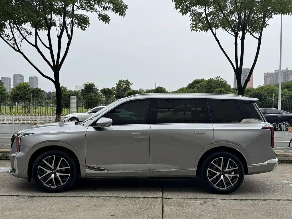 GAC Trumpchi GS8 Dual Engine Series 2.0 TM 4 WD Distinguished (7-seat)