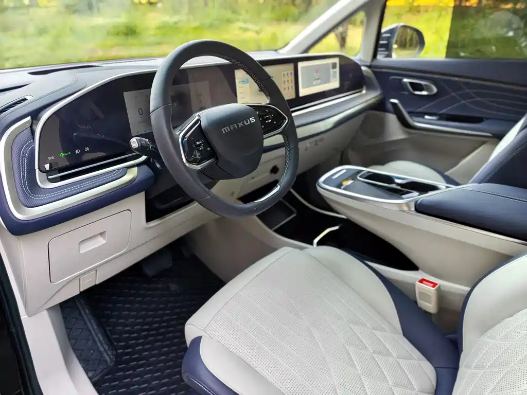 Maxus G90 大通G90 2023款 2.0 T 星际七座版