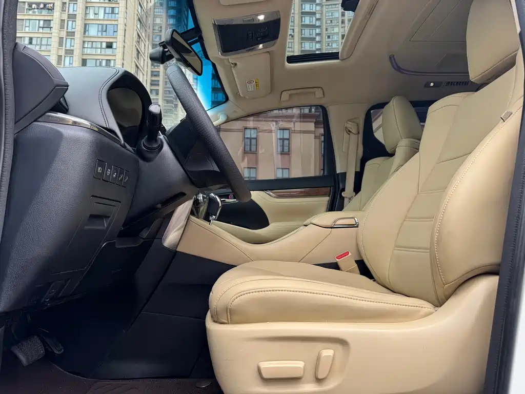 Alphard 3.5 L Distinguished