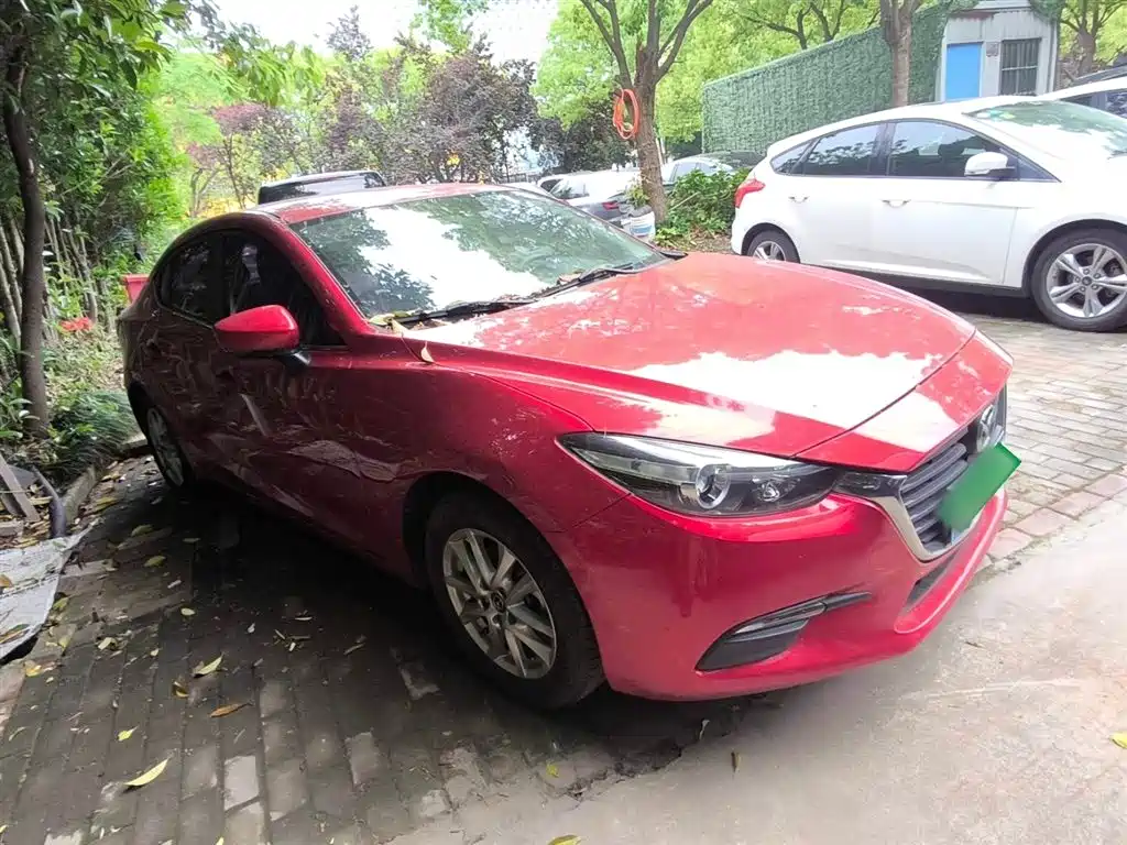 Mazda 3 Axela Cloud Control Sedan 1.5 L Auto Comfort CN-VI
