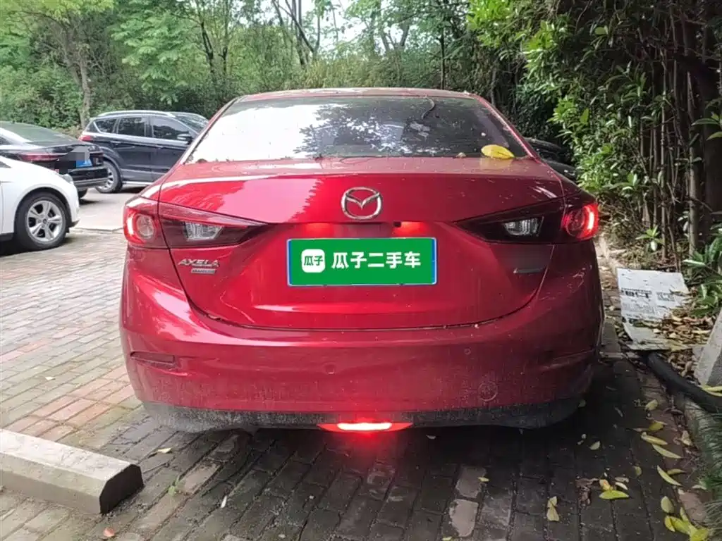 Mazda 3 Axela Cloud Control Sedan 1.5 L Auto Comfort CN-VI