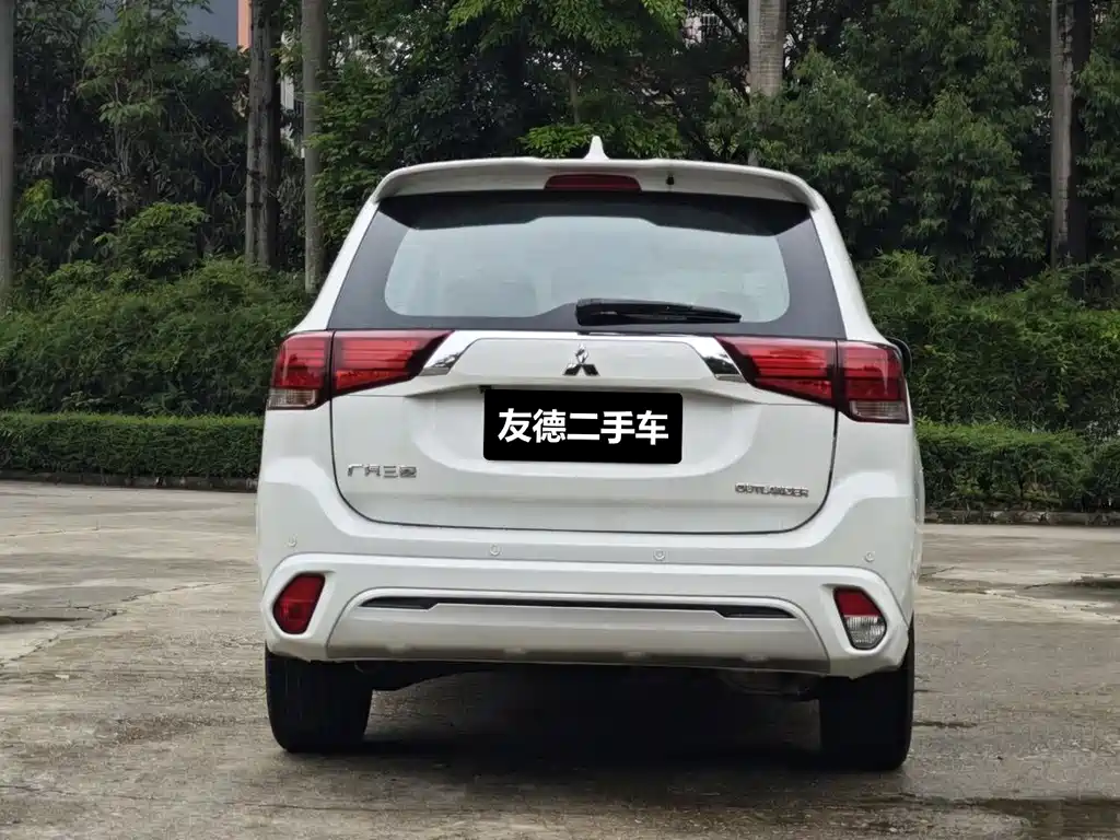 Outlander 2.0 L 2 WD Smooth Enjoyment 5-seat