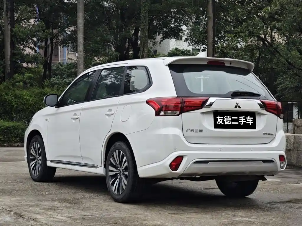 Outlander 2.0 L 2 WD Smooth Enjoyment 5-seat