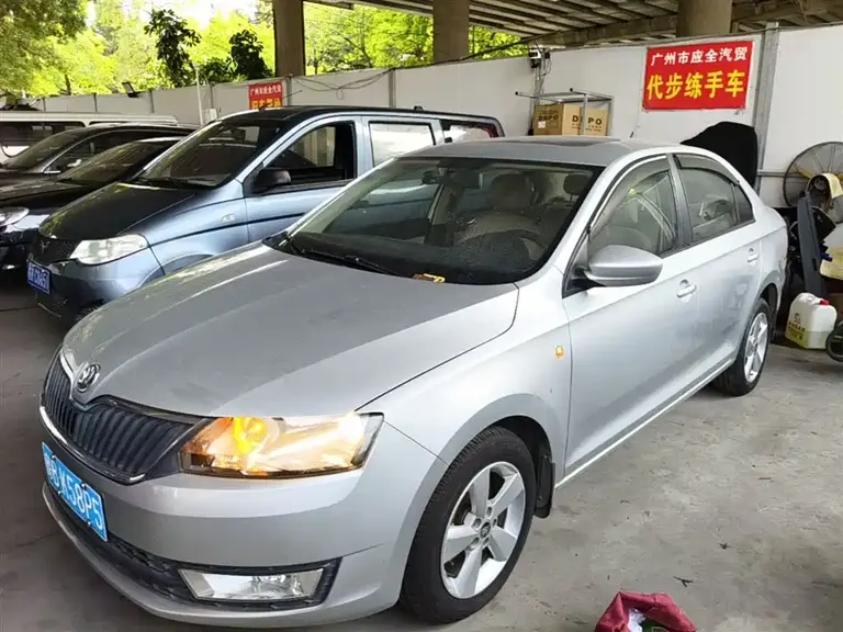 Skoda Rapid 1.6 L Auto Smart Select