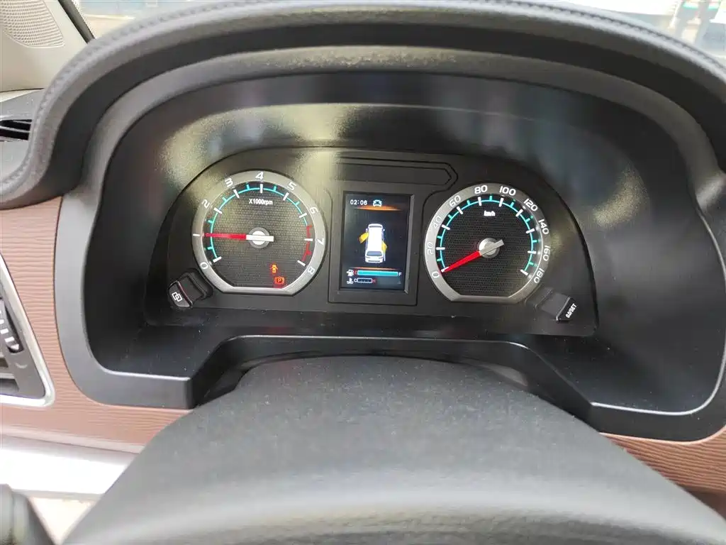 Lingzhi M5 L 1.6 L Luxury 7-seat