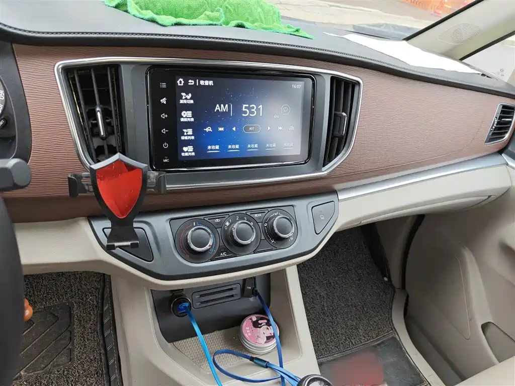 Lingzhi M5 L 1.6 L Luxury 7-seat