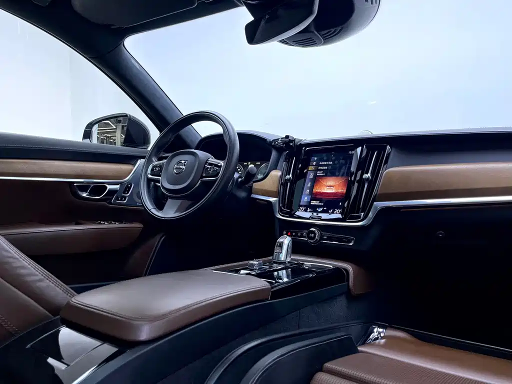 Volvo S90 PHEV T8 E Drive Hybrid Honor 3-seat CN-VI