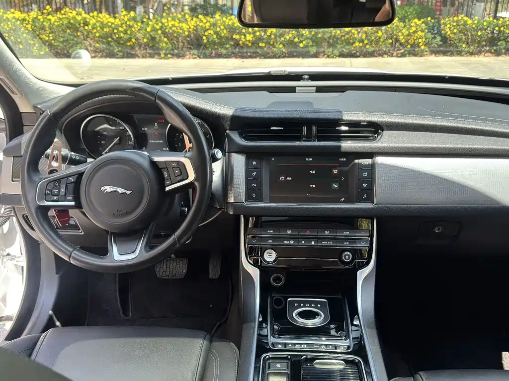 Jaguar XFL XFL 2.0 T 200 PS Elegance