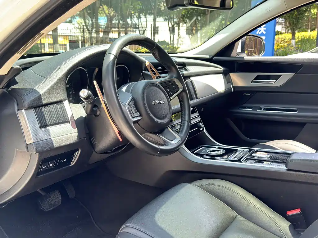 Jaguar XFL XFL 2.0 T 200 PS Elegance
