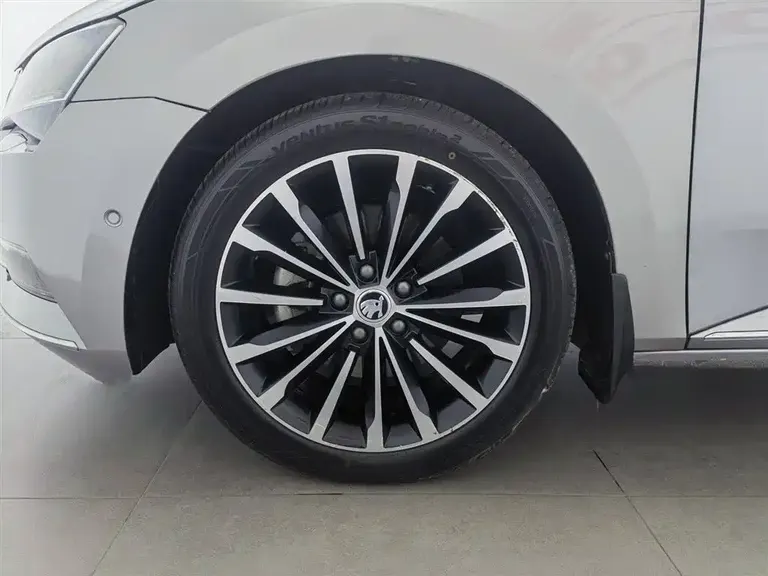 Skoda Superb TSI330 DSG Luxury CN-V