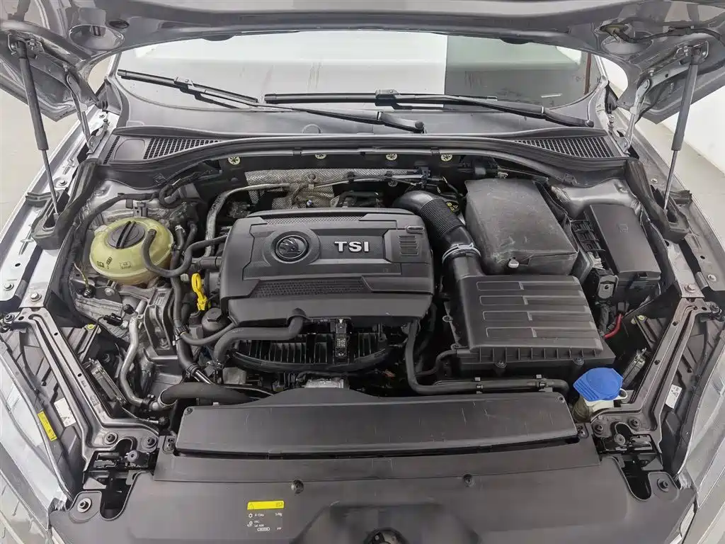 Superb TSI330 DSG Luxury CN-V
