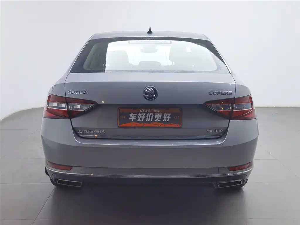 Superb TSI330 DSG Luxury CN-V
