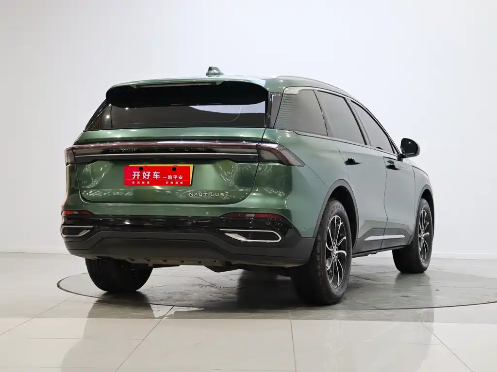 Nautilus 2.0 T 4 WD Premium